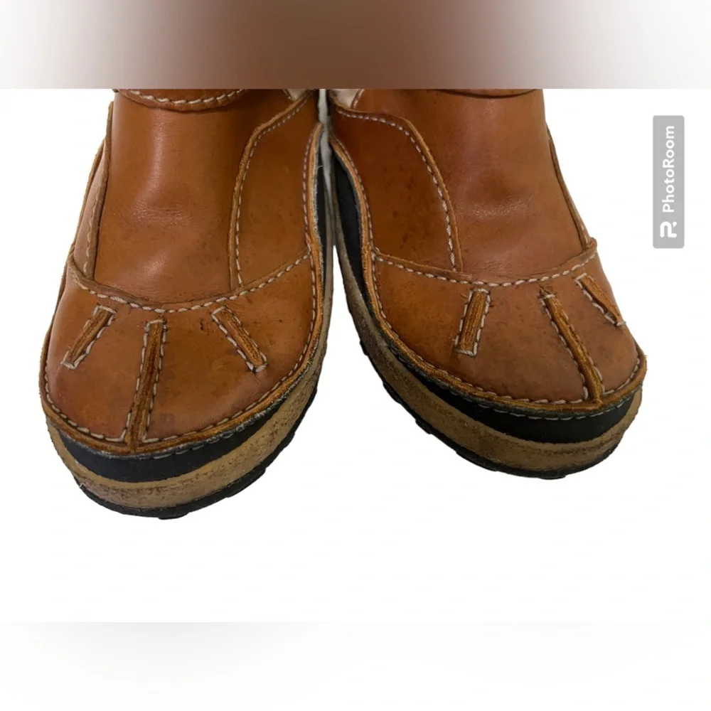 Merrel Women's Camel Leather Waterproof Winter Snow Boots, size 5.5.